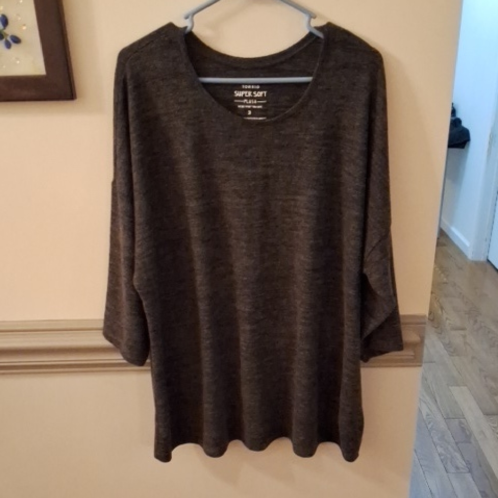 Torrid Charcoal Gray Scoop Neck 3/4 Sleeve Top